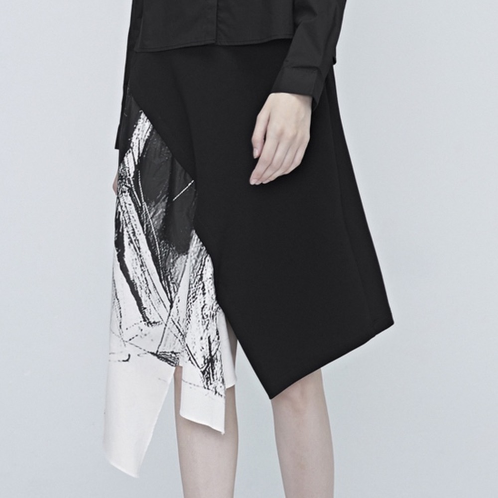 S.Deer SDeer graphic print skirt size 2-4.